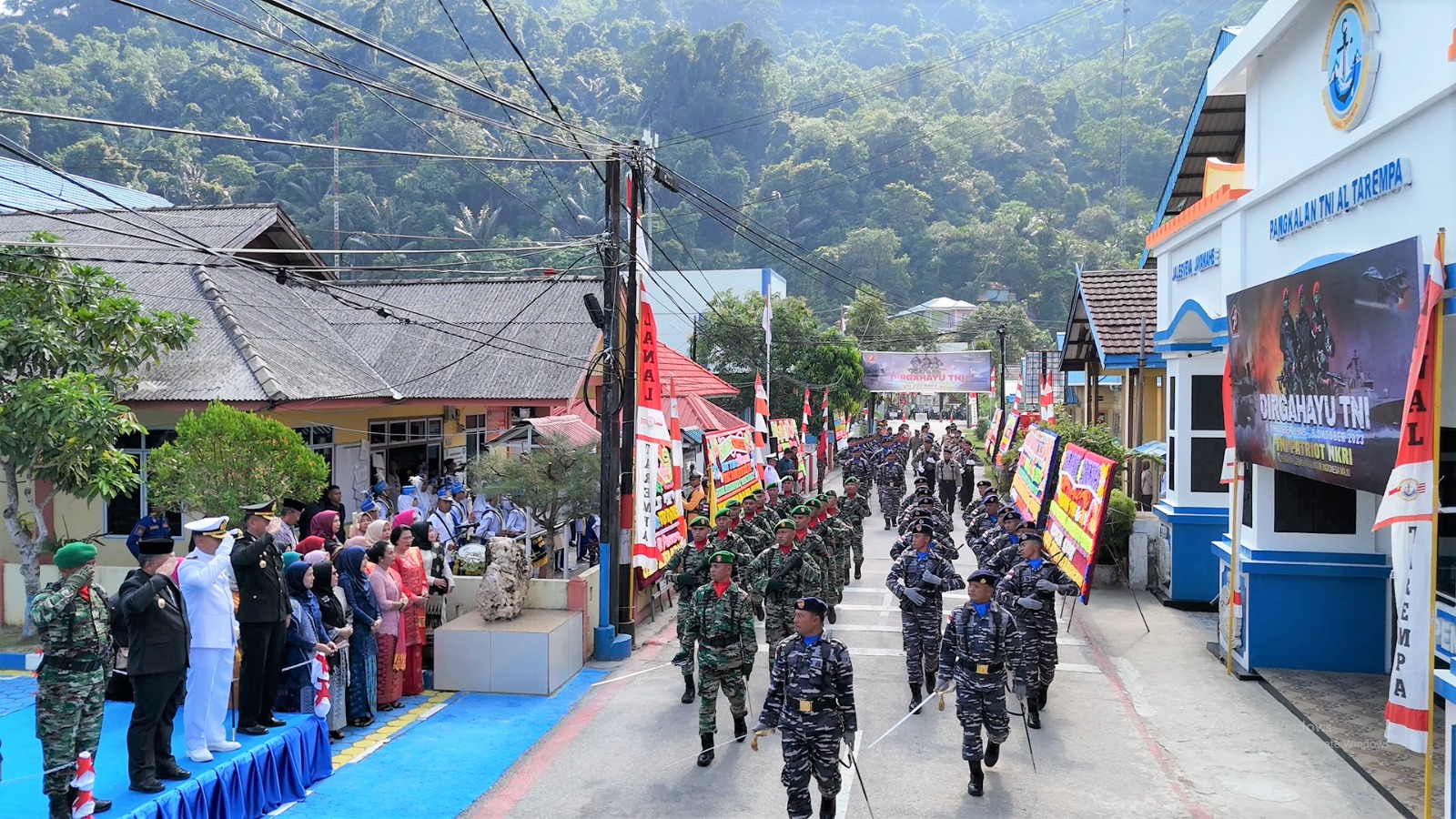 HUT Ke-78 TNI di Kabupaten Kepulauan Anambas Dimeriahkan Dengan Parade dan Defile