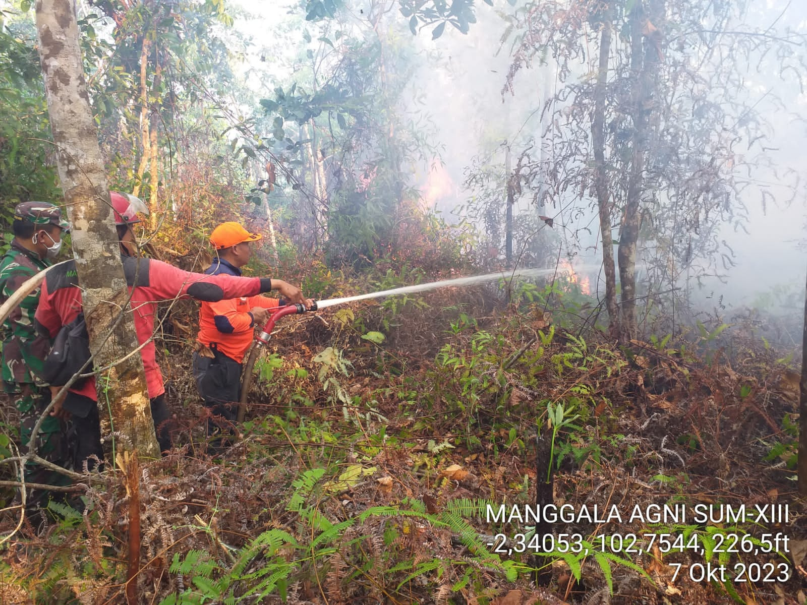 TIM Gabungan Berhasil Padamkan Api di Perkebunan Warga di Kelurahan Gunung Kembang