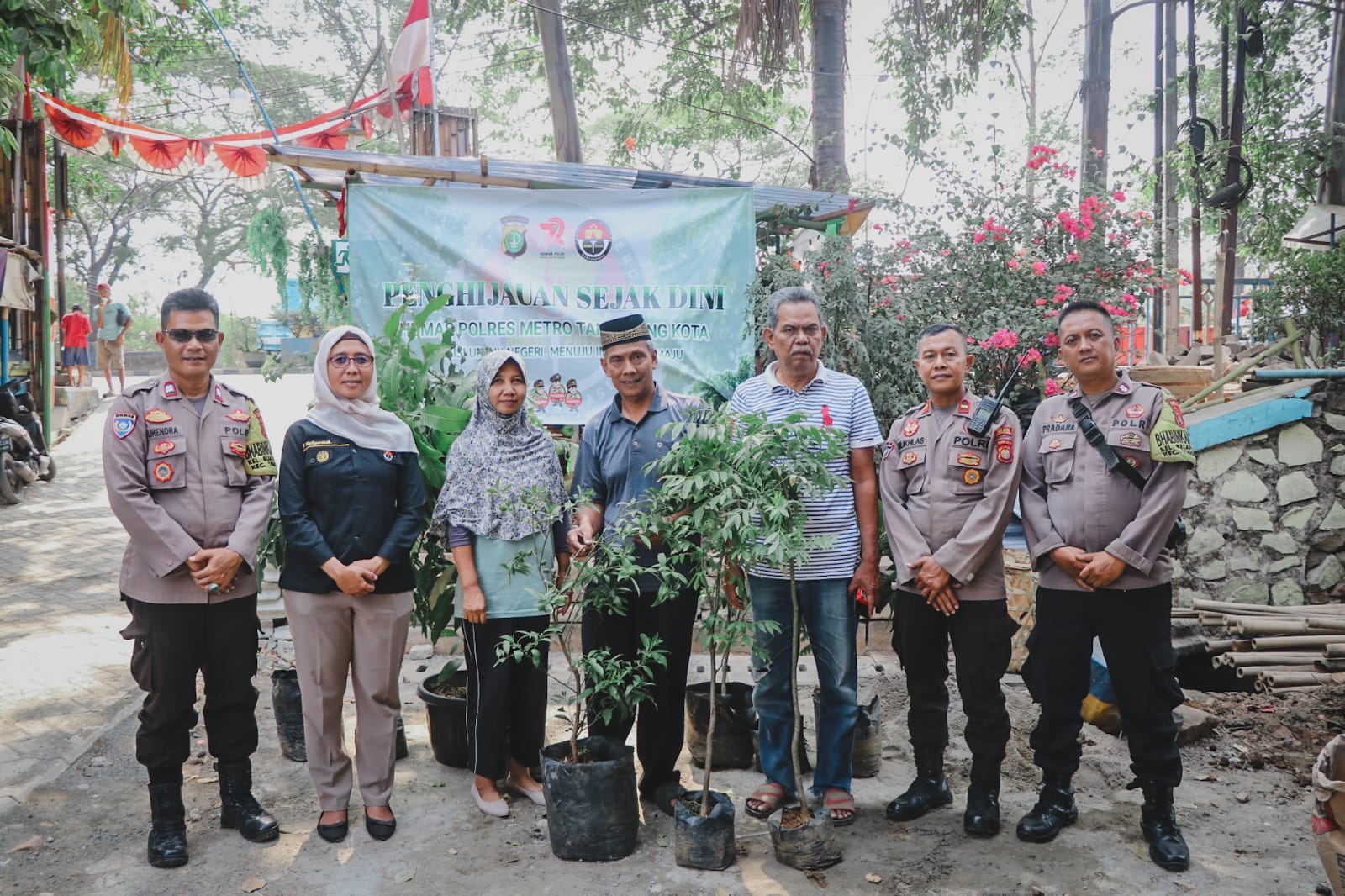 Refleksi 72 Tahun Humas Polri, Jajaran Humas Polres Tangerang Kota Tanam Pohon Untuk Penghijauan