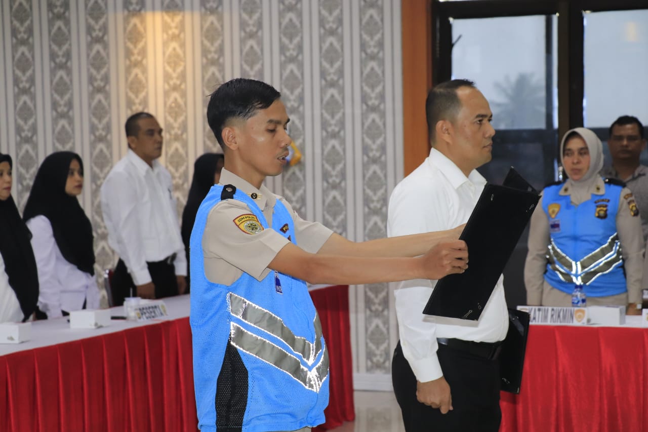 Polda Jambi Menggelar Acara Pengambilan Sumpah Dan Penandatangan Pakta Integritas Pengadaan Calon Pegawai Pemerintah Dengan Perjanjian Kerja (PPPK) Polri T. A. 2023