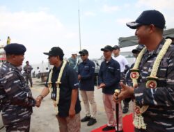 KRI Layang-635 Yang Membawa Tim ERB Tiba Di Banjarmasin