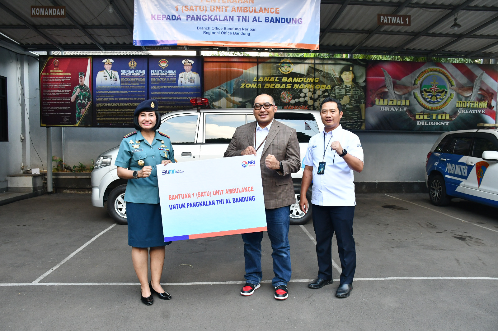 Lanal Bandung Terima Satu Unit Mobil Ambulance dari PT. BRI Persero