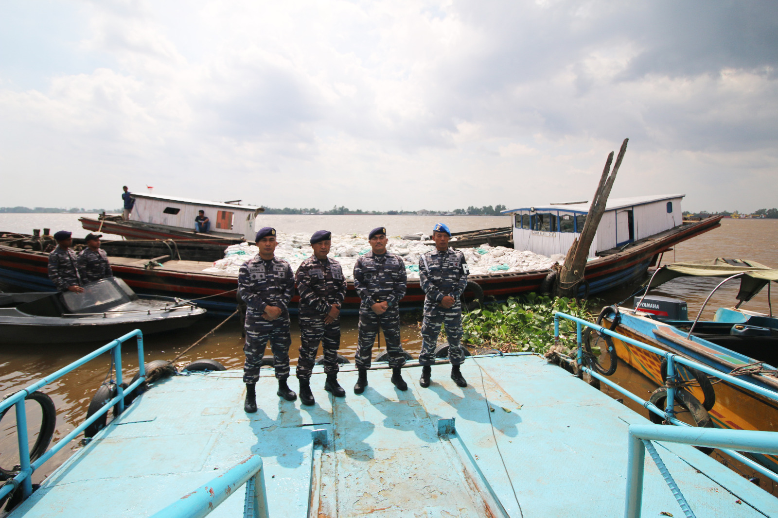 Lanal Banjarmasin Amankan Kapal Tanpa Dokumen Lengkap di Sungai Barito