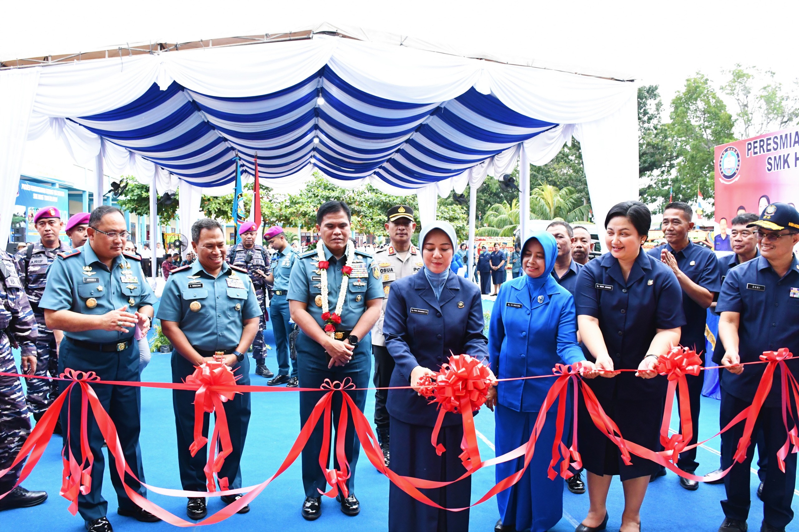 Ketua Umum Jalasenastri Resmikan Gedung Yos Soedarso SMK Yayasan Hang Tuah Cabang Belawan