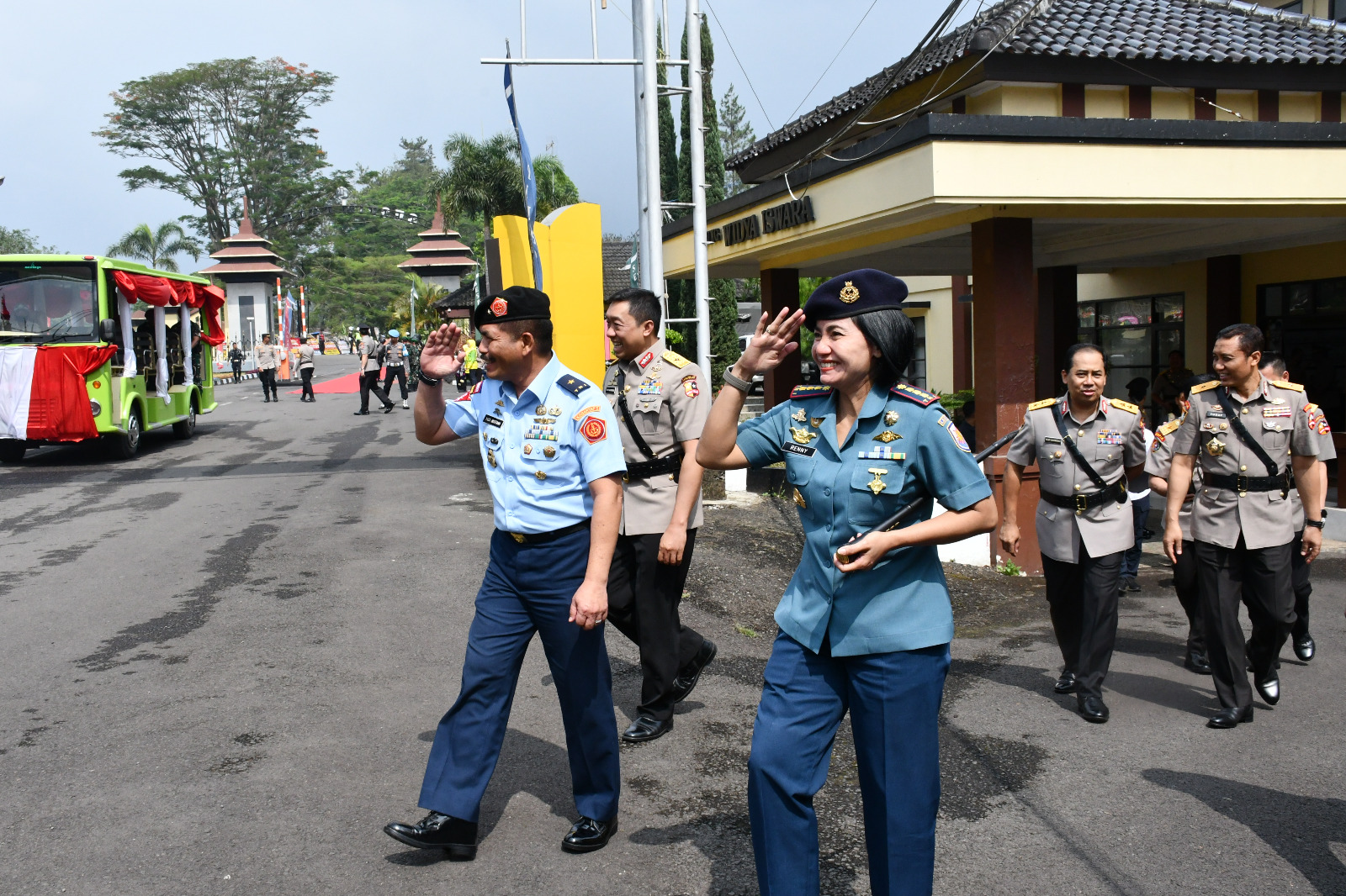 Komandan Lanal Bandung Dampingi Kasal Hadiri Upacara Penutupan Pendidikan Sespimti Polri Dikreg Ke-32 dan Sespimen Polri Dikreg Ke-63 Tahun 2023