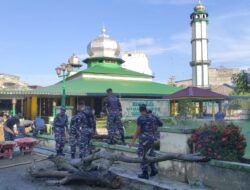 Jalin Kerukunan Antar Umat Beragama, TNI AL Lanal TBA Adakan Pembersihan Masjid Raya Kota Tanjungbalai