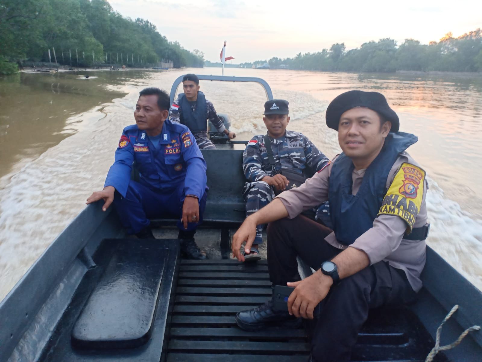 Lanal Dumai Laksanakan SAR Orang Tenggelam di Perairan Siak