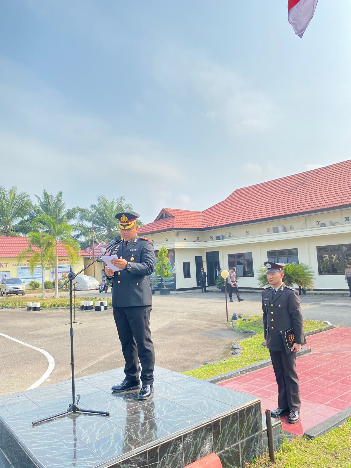 Wakapolres Tebo Pimpin Upacara Peringatan Hari Sumpah Pemuda Ke 95 Di Lapangan Hitam Polres Tebo