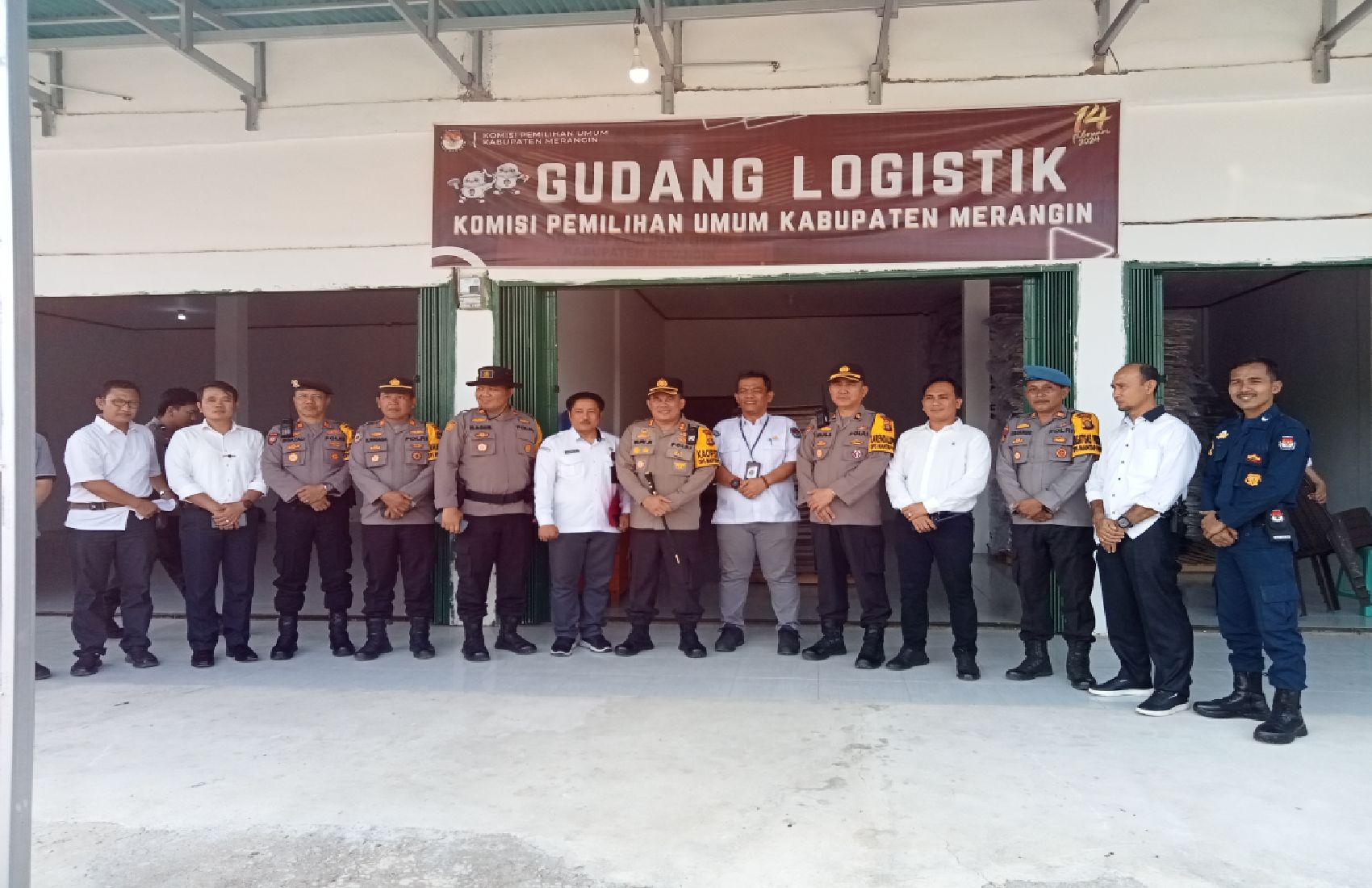 Periksa Gudang Logistik Pemilihan Umum Merangin 2024,AKBP. Ruri Roberto. SH. S.IK., M.M. M.Tr. SOU  dan Siapkan Personil Keamanan