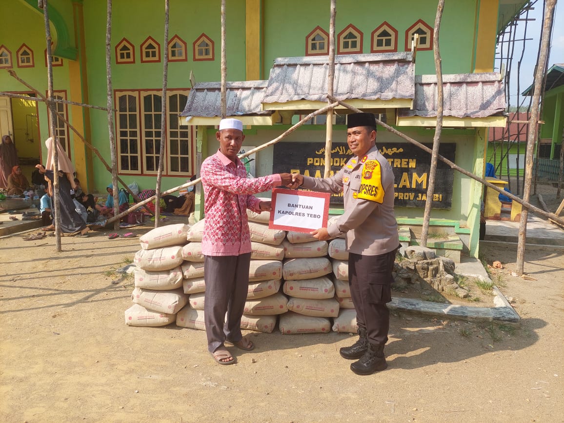 Kapolres Tebo Akbp I Wayan Arta Ariawan SH. S. Ik. MH. Melaksanakan Jum’at Curhat Di Ponpes Babussalam Kec Tengah Ilir Kab Tebo