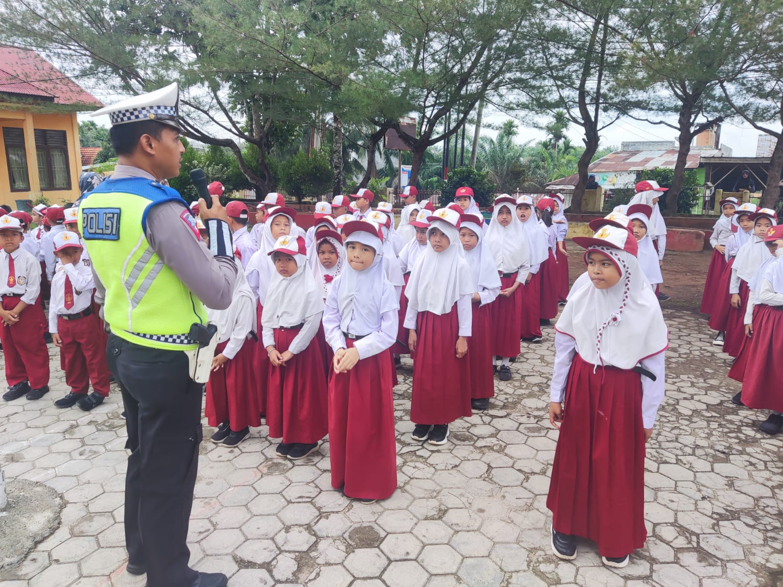 AKP. Bambang Soesatyo. SH.MH,Stop Bully di Sekolah dan Memiliki SIM bila Mengemudi Kendaraan Bermotor