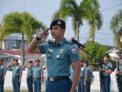 Pasintel Lanal Dumai Pimpin Upacara Penaikan Bendera Merah Putih di Mako Lanal Dumai