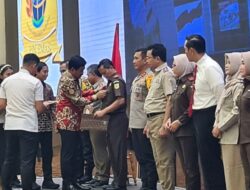 Dorong Berantas Mafia Tanah Kepala Kejaksaan Tinggi Kepulauan Riau Dapat Pin Emas Dari Menteri Agraria RI