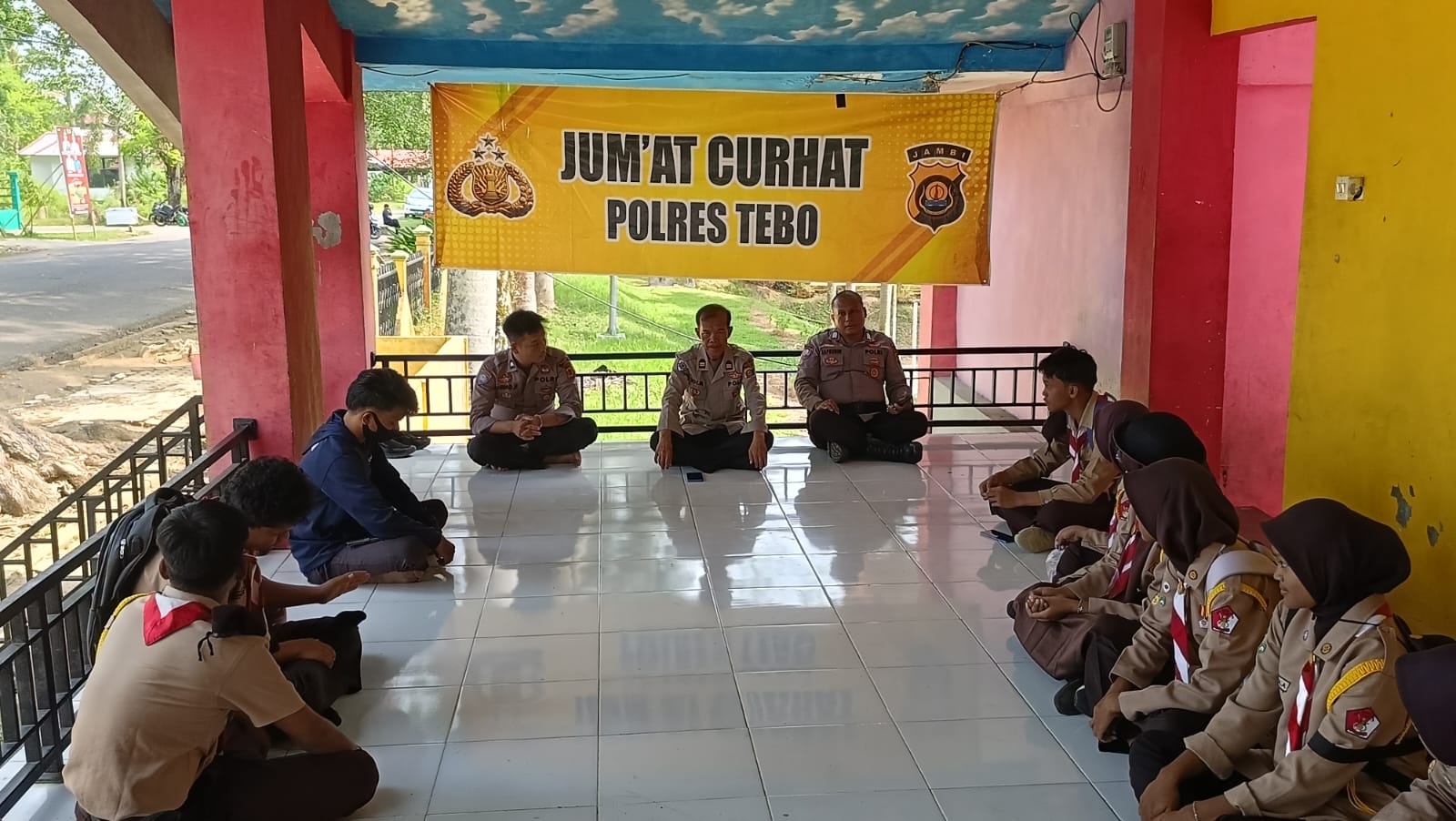 Polres Tebo Kembali Melaksanakan Jum’at Curhat Di Taman Tanggo Rajo Pasar Muara Tebo