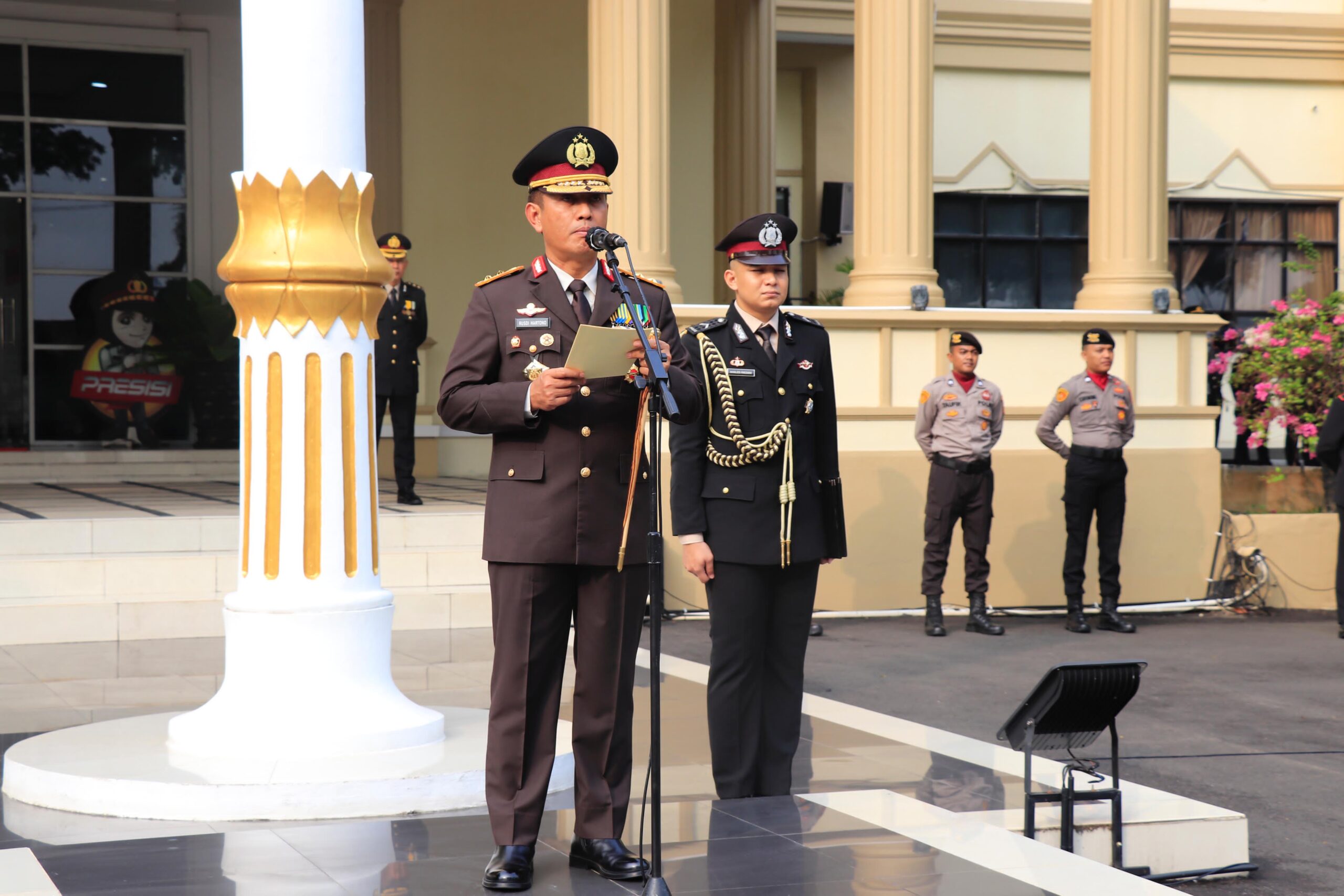 Kepolisian Daerah Jambi Laksanakan  Upacara Peringatan Hari Pahlawan Tahun 2023 Di Halaman Mapolda Jambi