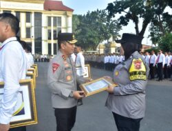 Kapolda Jambi Irjen Pol. Rusdi Hartono memimpin apel pagi Personel Polda Jambi dan Pemberian Penghargaan Kepada Personel yang Berprestasi,