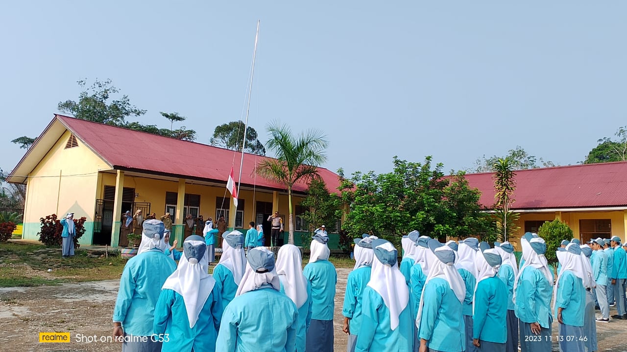 Iptu. Agung Heru. W.S.sy.MM,Hindari Pembicaraan yang dapat menimbulkan Perselisihan di Antara Teman sekolah di SMAN-19 Merangin