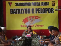 Kapolres Tebo Berikan Kejutan Kue Ulang Tahun  Dalam Rangka HUT BRIMOB Polri Ke 78