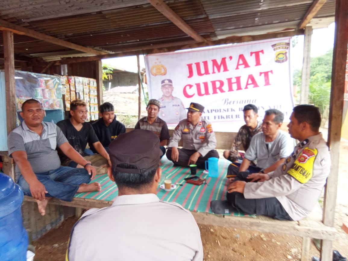 Dengarkan Keluhan Warga, Polsek Bathin VIII Bathin VIII Pilih Tempat Gelar Jumat Curhat di Warung.