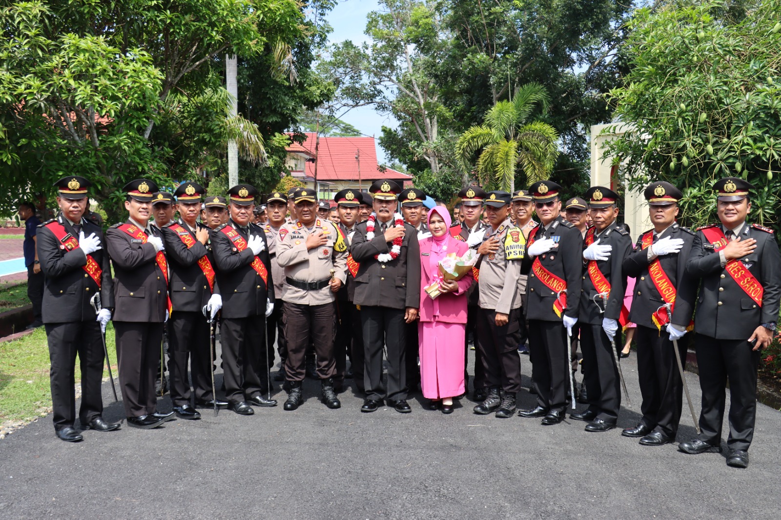 Kapolres Sarolangun AKBP. Imam Rachman. S.IK. PimpinGelar Wisuda Purna Bhakti Kabag Log Kompol Bambang Kuswanto