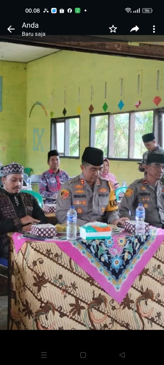 Kapolres Tebo AKBP l Wayan Arta Ariawan SH. S. Ik. MH  Melaksanakan Jum’at Curhat  Di Ponpers Al Ansor Desa Ebacang Gedang Kec. Muara Tabir