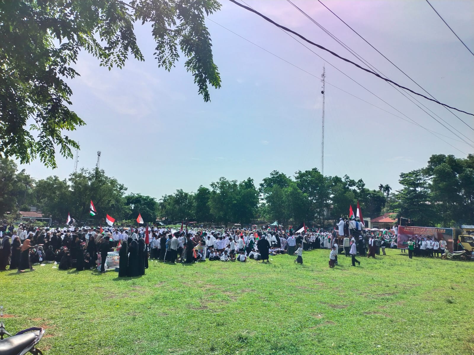 Polres Sarolangun Kawal Aksi Peduli Palestina di Kecamatan Singkut, 2000 Masyarakat Berkumpul di Lapangan Bola Kaki