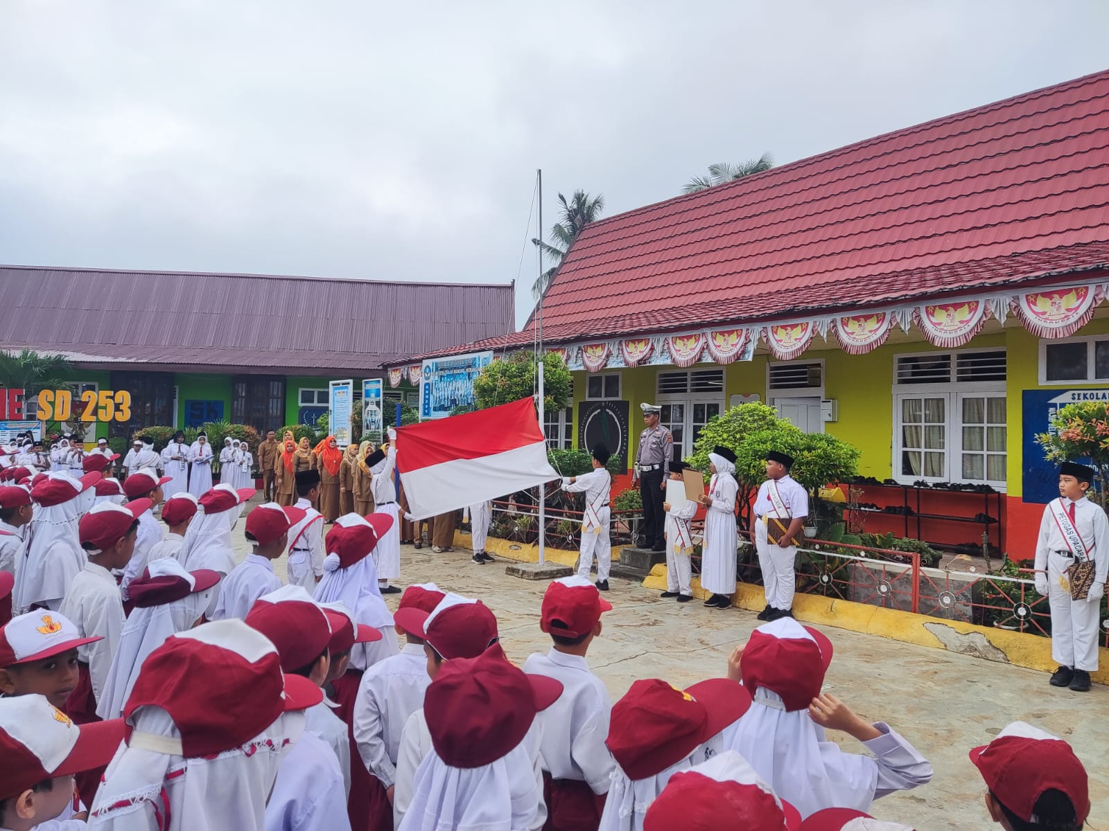 Kapolres Merangin melalui Kasat Lantas AKP. Bambang Soesatyo. SH.MH,Stop Bully di Sekolah.