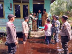 Babinpotmar Lanal Dumai Bantu Warga Terdampak Banjir di Kecamatan Bantan Kabupaten Bengkalis