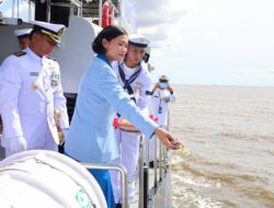 Sambut Hari Armada RI, Lanal Dumai Gelar Upacara Tabur Bunga di Laut Dengan KAL Tedung