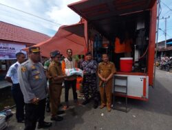 Danlanal Simeulue Bersama Unsur Forkopimda Tinjau Langsung Masyarakat Terdampak Banjir di Kabupaten Aceh Singkil