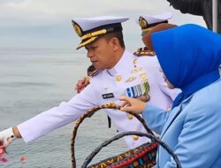 Sambut Hari Armada RI 2023, Prajurit Lanal Lhokseumawe Laksanakan Tabur Bunga di Laut