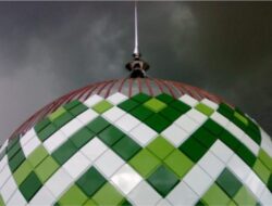 Penangkal Petir Sangat Penting Untuk Sebuah Bangunan, Termasuk Juga Masjid.