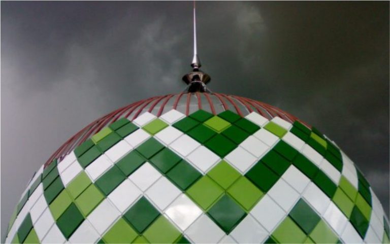 Penangkal Petir Sangat Penting Untuk Sebuah Bangunan, Termasuk Juga Masjid.