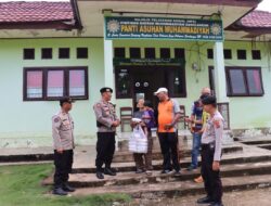 Jumat Berkah, Personil Polres Sarolangun Berikan Nasi Kotak Kepada Anak Panti Asuhan Dan Pemulung.