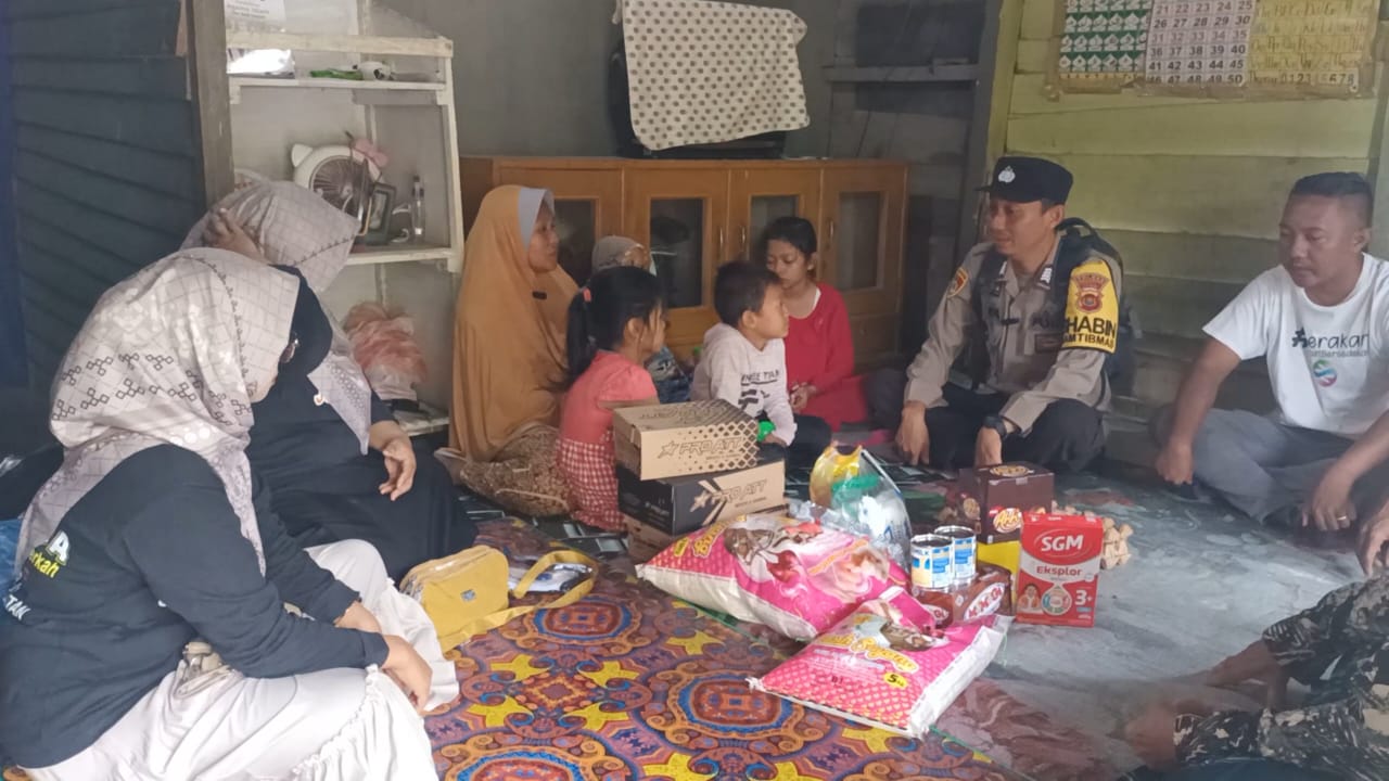 Tim Jumat Berkah Polsek Tabir Selatan Polres Merangin Sambangi Keluarga Tak Mampu