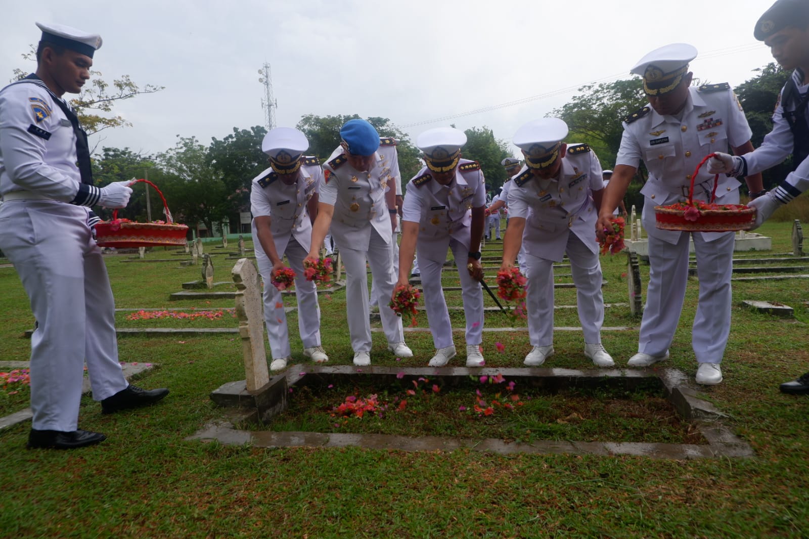 Sambut Hari Armada RI Tahun 2023, Prajurit Lanal Lhokseumawe Laksanakan Ziarah Rombongan