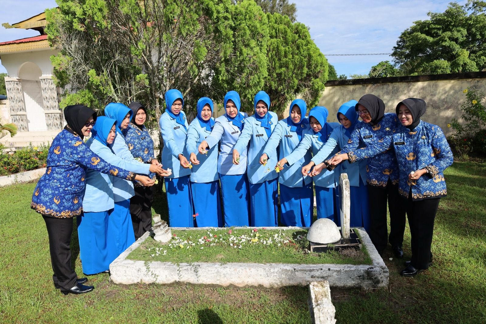 Lanal Dumai Ziarah Rombongan di Taman Makam Pahlawan Dumai Dalam Rangka Hari Armada RI Tahun 2023