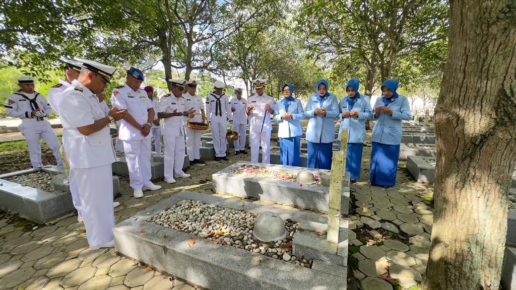 Sambut Hari Armada RI Tahun 2023, Lanal Sabang Laksanakan Ziarah Rombongan di TMP Banda Aceh