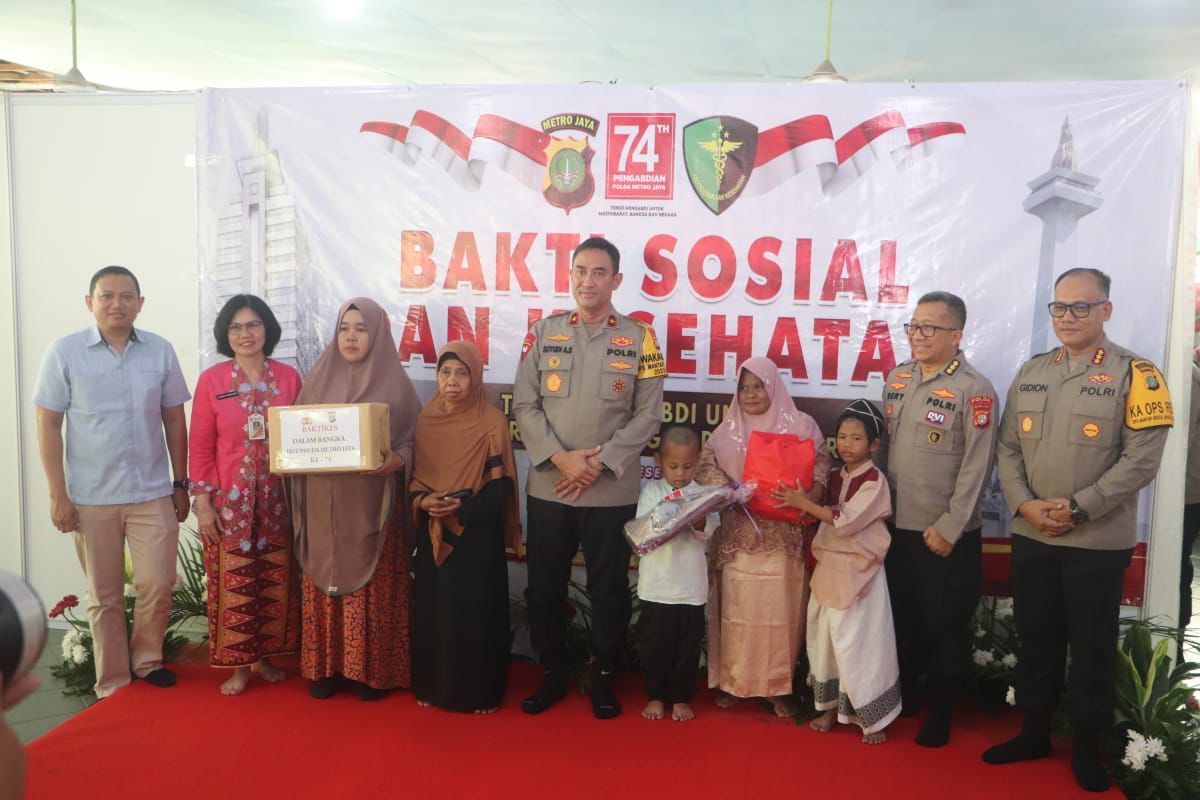 HUT Ke-74 Polda Metro Jaya Beri Layanan Kesehatan Gratis Dan Bagikan 1.000 Paket Sembako