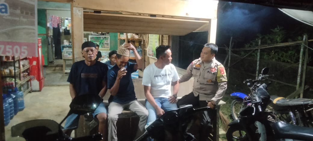 Bhabinkamtibmas Polsek Bathin VIII Ajak Warga Desa Pulau Lintang Jalin Silaturahmi dan Waspada Hoax*