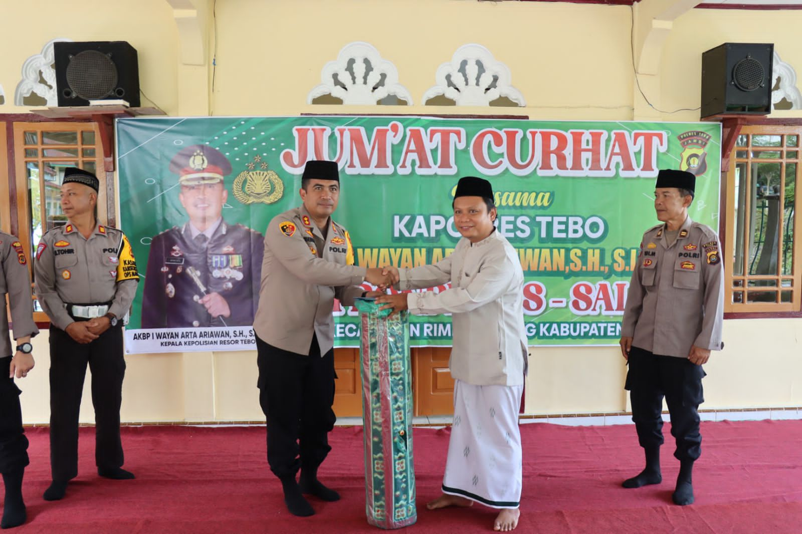 Kapolres Tebo Akbp l Wayan Arta Ariawan SH. S. Ik. MH Melaksanakan Jum’at Curhat Ke. Ponpers As. Salam Rimbo Bujang