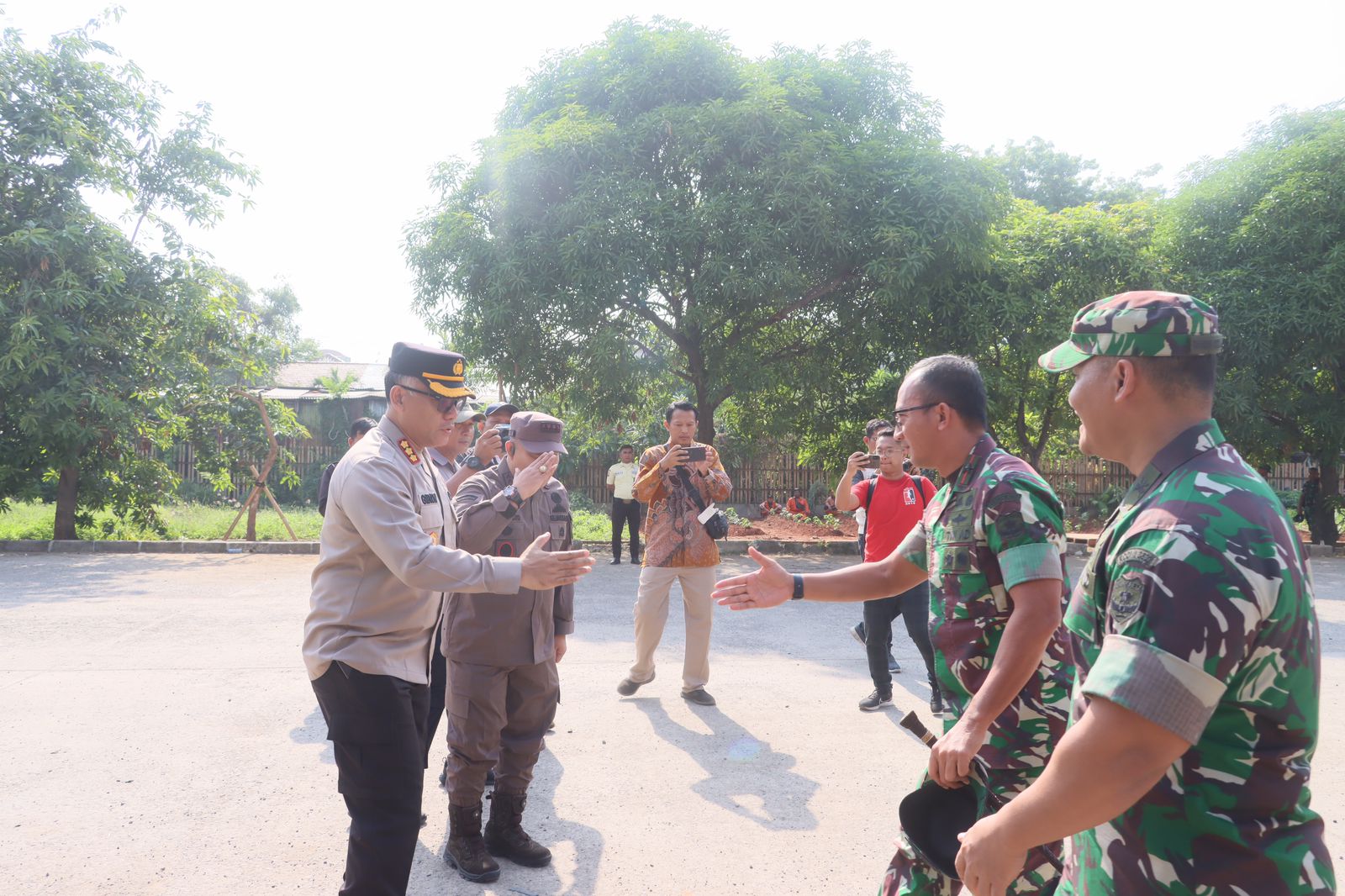 Penanaman Pohon Dalam Rangka Hari Juang TNI AD dan HUT Ke-74 Polda Metro Jaya