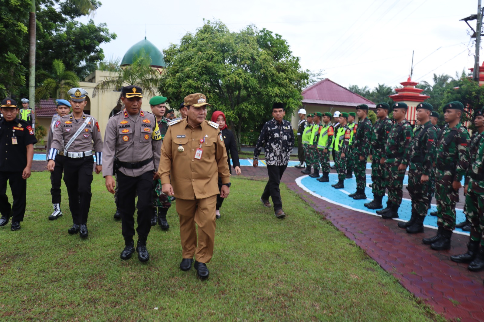 Ditengah Guyuran Hujan Polres Sarolangun Laksanakan Apel Gelar Pasukan Operasi Kepolisian Terpusat Lilin-2023