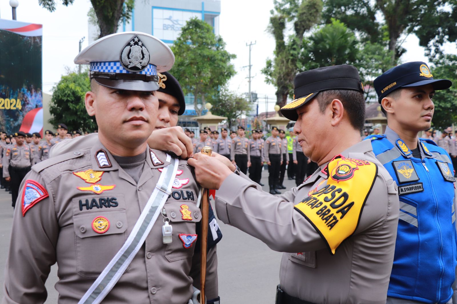 Kepolisian Daerah Jambi menggelar Apel Gelar Pasukan Operasi Kepolisian Terpusat “Lilin 2023” dalam rangka pengamanan natal 2023 dan tahun baru 2024