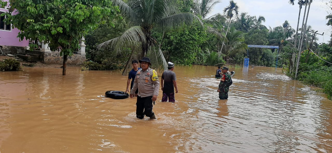 Kapolsek Pelepat,Curah Hujan Deras Intensitas Lama 300 rumah Terendam di Wilayah Hukumnya