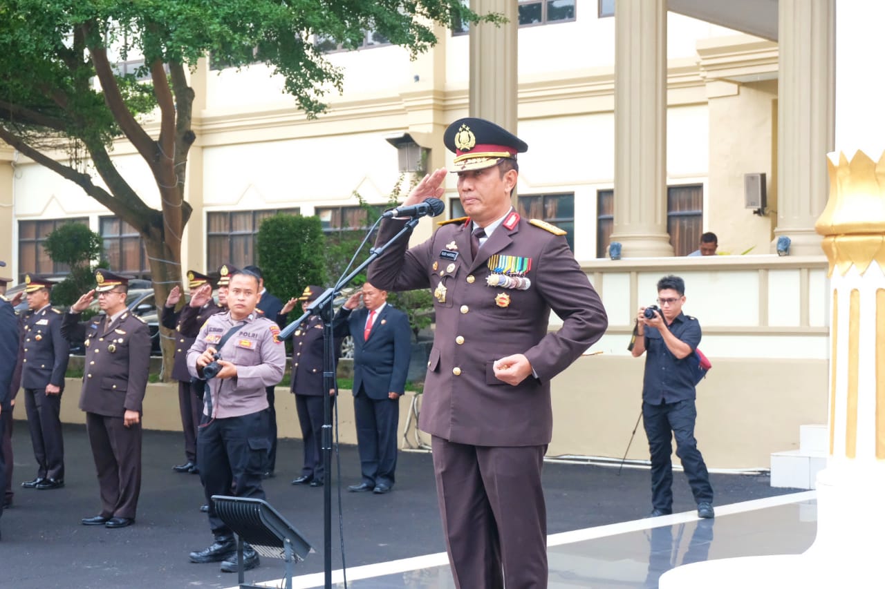 Kapolda Jambi Irjen Pol Rusdi Hartono Pimpin Upacara Peringatan Hari Ibu  Yang Ke 95 Tahun 2023