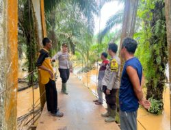 Kapolsek Pelepat,Anak anak harus Hindari Genangan Air Pasca Banjir saat memonitoring Banjir