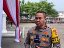 Polri Bantu Evakuasi Korban Kecelakaan KA Turangga Dan KA Bandung Raya