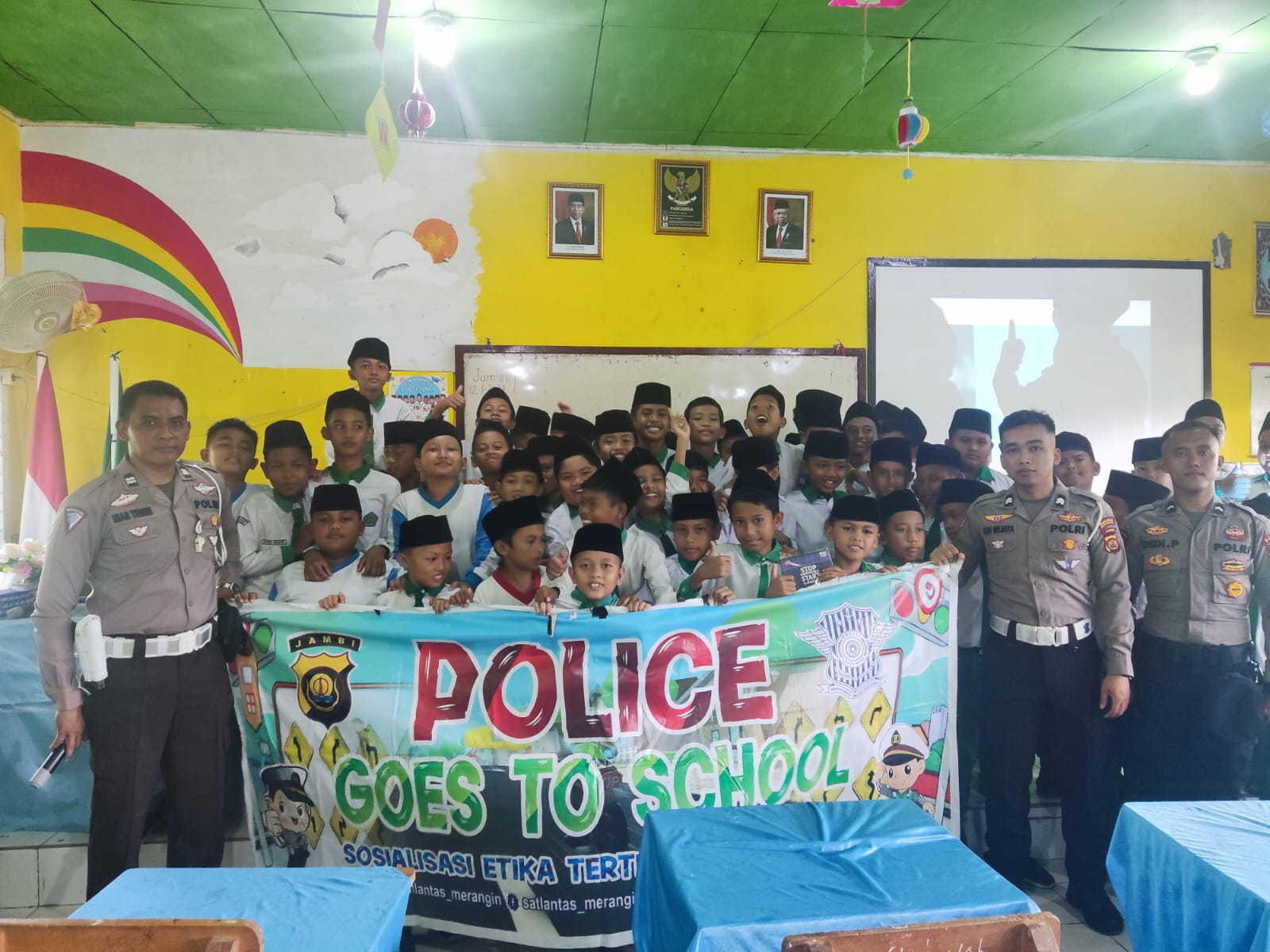 AKP. Eko Sutoyo. SH. Kegiatan POLICE GO TO SCHOOL di MIN 1 Bangko dengan Edukasi Tertib Berlalu Lintas.