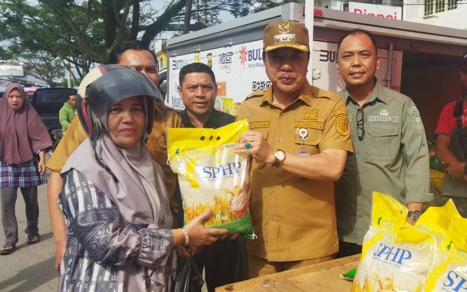 Gelar Operasi Pasar di Dua Titik di Pasar Baru dan Pasar Bawah, Langsung ‘Diserbu’ Pembeli,